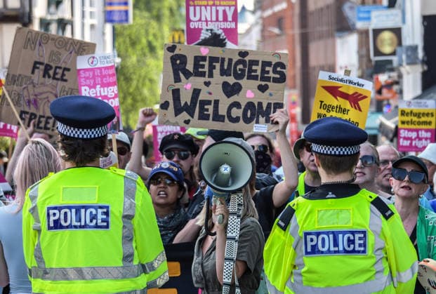 Anti-immigration demonstrators and Stand Up to Racism counter-protesters rally in Maidstone MAIDSTONE, UNITED KINGDOM - AUGUST 15: Activists from Stand Up to Racism assemble outside County Hall in Maidstone, Kent, United Kingdom, on August 15, 2026, to counter-protest against the far-right Kent Nationalist Movement as they gathered before marching through the town center. While the far-right group voiced opposition to government border policies, asylum seeker housing programs, and mass migration, Stand Up to Racism demonstrators chanted slogans and displayed placards to denounce far-right activity and express solidarity with refugees, with police officers maintaining a presence to keep the opposing groups separated. Stuart Brock Anadolu M  Copyright: x2026xAnadoluxStuartxBrockx
