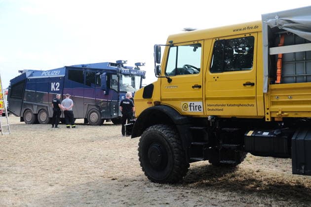 German military vehicles support efforts to contain major wildfire in Duren DUREN, GERMANY - AUGUST 15: Heavy military vehicles of the German Armed Forces (Bundeswehr) are deployed alongside local emergency crews to support containment efforts during a major wildfire in the Hurtgenwald area in Duren, Germany on August 15, 2026. Around 1,400 responders, supported by helicopters and specialized military machinery, worked to extinguish the blaze, which swept through roughly 300 hectares of forest, as shifting winds and unexploded World War II ordnance pose hazards to operations. Mouafak Mahmalji Anadolu Duren Germany. Editorial use only. Please get in touch for any other usage.  Copyright: x2026xAnadoluxMouafakxMahmaljix