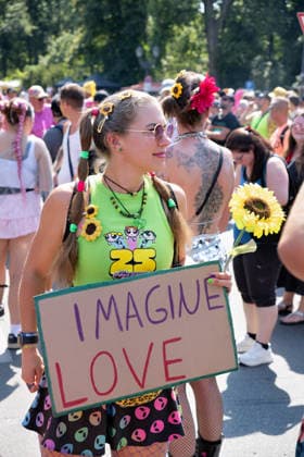 Berlin,15.08.2026,am heutigen Tag rollt die Rave the Planet Parade zum 5.Mal durch die Hauptstadt.Von 13.50 bis 22.00 Uhr verwandelt sich die Straße des 17.Juni zwischen Brandenburger Tor und Siegessäule in den größten Open-Air-Dancefloor der Stadt. *** Berlin, August 15, 2026—Today, the Rave the Planet Parade is rolling through the capital for the fifth time. From 1:50 p.m. to 10:00 p.m., Straße des 17. Juni between the Brandenburg Gate and the Victory Column will be transformed into the city’s largest open-air dance floor.