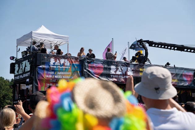 Berlin,15.08.2026,am heutigen Tag rollt die Rave the Planet Parade zum 5.Mal durch die Hauptstadt.Von 13.50 bis 22.00 Uhr verwandelt sich die Straße des 17.Juni zwischen Brandenburger Tor und Siegessäule in den größten Open-Air-Dancefloor der Stadt. *** Berlin, August 15, 2026—Today, the Rave the Planet Parade is rolling through the capital for the fifth time. From 1:50 p.m. to 10:00 p.m., Straße des 17. Juni between the Brandenburg Gate and the Victory Column will be transformed into the city’s largest open-air dance floor.