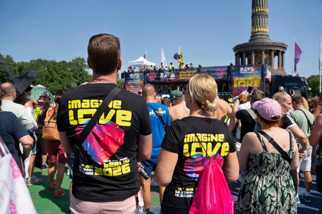 Berlin,15.08.2026,am heutigen Tag rollt die Rave the Planet Parade zum 5.Mal durch die Hauptstadt.Von 13.50 bis 22.00 Uhr verwandelt sich die Straße des 17.Juni zwischen Brandenburger Tor und Siegessäule in den größten Open-Air-Dancefloor der Stadt. *** Berlin, August 15, 2026—Today, the Rave the Planet Parade is rolling through the capital for the fifth time. From 1:50 p.m. to 10:00 p.m., Straße des 17. Juni between the Brandenburg Gate and the Victory Column will be transformed into the city’s largest open-air dance floor.