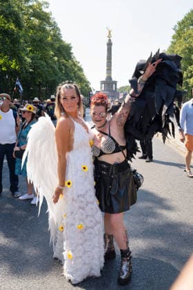 Berlin,15.08.2026,am heutigen Tag rollt die Rave the Planet Parade zum 5.Mal durch die Hauptstadt.Von 13.50 bis 22.00 Uhr verwandelt sich die Straße des 17.Juni zwischen Brandenburger Tor und Siegessäule in den größten Open-Air-Dancefloor der Stadt. *** Berlin, August 15, 2026—Today, the Rave the Planet Parade is rolling through the capital for the fifth time. From 1:50 p.m. to 10:00 p.m., Straße des 17. Juni between the Brandenburg Gate and the Victory Column will be transformed into the city’s largest open-air dance floor.