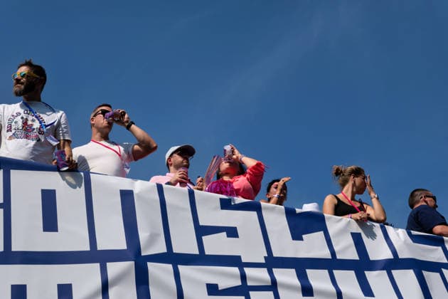 Berlin,15.08.2026,am heutigen Tag rollt die Rave the Planet Parade zum 5.Mal durch die Hauptstadt.Von 13.50 bis 22.00 Uhr verwandelt sich die Straße des 17.Juni zwischen Brandenburger Tor und Siegessäule in den größten Open-Air-Dancefloor der Stadt. *** Berlin, August 15, 2026—Today, the Rave the Planet Parade is rolling through the capital for the fifth time. From 1:50 p.m. to 10:00 p.m., Straße des 17. Juni between the Brandenburg Gate and the Victory Column will be transformed into the city’s largest open-air dance floor.