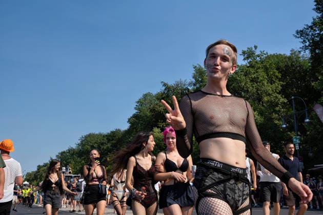 Berlin,15.08.2026,am heutigen Tag rollt die Rave the Planet Parade zum 5.Mal durch die Hauptstadt.Von 13.50 bis 22.00 Uhr verwandelt sich die Straße des 17.Juni zwischen Brandenburger Tor und Siegessäule in den größten Open-Air-Dancefloor der Stadt. *** Berlin, August 15, 2026—Today, the Rave the Planet Parade is rolling through the capital for the fifth time. From 1:50 p.m. to 10:00 p.m., Straße des 17. Juni between the Brandenburg Gate and the Victory Column will be transformed into the city’s largest open-air dance floor.