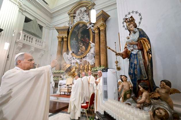 ITALY - POPE LEO XIV PRESIDES OVER THE HOLY MASS FOR THE SOLEMNITY OF THE ASSUMPTION OF THE BLESSED VIRGIN MARY , IN THE PONTIFICAL PARISH OF SAINT THOMAS OF VILLANOVA ) IN SUMMER PAPAL ESTATE OF CASTEL GANDOLFO - 2026 8 15 Italy, Castel Gandolfo , Vatican, 2026 8 15 Pope Leo XIV presides over the Holy Mass for the Solemnity of the Assumption of the Blessed Virgin Mary, in the Parrocchia Pontificia di San Tommaso da Villanova (Pontifical Parish of Saint Thomas of Villanova) in the summer papal estate in Castel Gandolfo, southeast of Rome EDITORIAL USE ONLY - NO BOOKS Copyright: xVATICANxMEDIAx