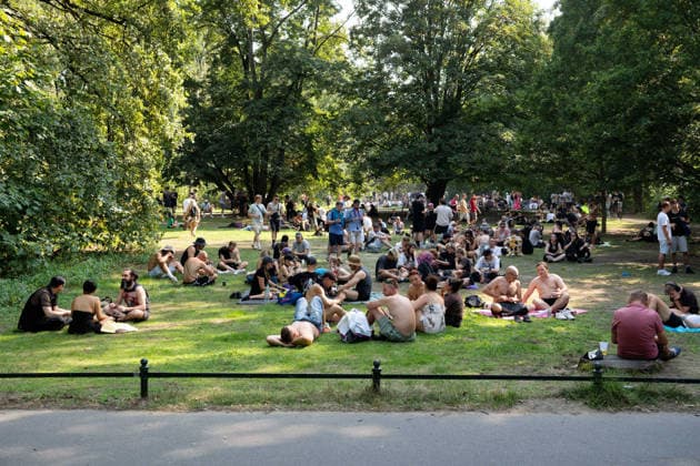 Berlin,15.08.2026,am heutigen Tag rollt die Rave the Planet Parade zum 5.Mal durch die Hauptstadt.Von 13.50 bis 22.00 Uhr verwandelt sich die Straße des 17.Juni zwischen Brandenburger Tor und Siegessäule in den größten Open-Air-Dancefloor der Stadt. *** Berlin, August 15, 2026—Today, the Rave the Planet Parade is rolling through the capital for the fifth time. From 1:50 p.m. to 10:00 p.m., Straße des 17. Juni between the Brandenburg Gate and the Victory Column will be transformed into the city’s largest open-air dance floor.