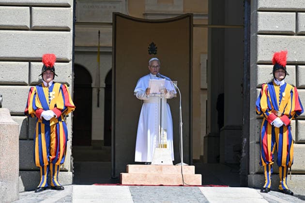 IPA87509228 - Italy, Castel Gandolfo, Vatican, August 15, 2026: Pope Leo XIV during the Angelus prayer at the entrance to the Apostolic Palace in Piazza della Libertà (Liberty Square) at the papal summer residence in Castel Gandolfo, southeast of Rome. Photo by ALESSIA GIULIANI Catholic Press Photo  Copyright: xALESSIAxGIULIANI xCPPx xALESSIAxGIULIANI xCPPx 87509228