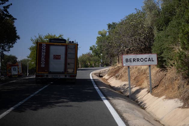 The Niebla Fire Leaves a Devastating Landscape in Berrocal, Huelva Firefighters are battling the Niebla fire in the municipality of Berrocal, Huelva August 15, 2026, in Berrocal, Huelva, Andalusia, Spain The Niebla, Huelva, fire—which has burned more than 38,000 hectares after raging for over a week— has hit the municipality of Berrocal hard, where the flames have ravaged more than 90% of its municipal area, leaving a desolate landscape of charcoal and ashes. August 15, 2026, Berrocal, Huelva, Andalusia, Sp Berrocal, Huelva, Andalusia, Sp Spain  Copyright: xClaraxCarrascox 7715648