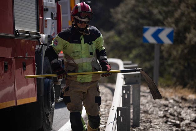 The Niebla Fire Leaves a Devastating Landscape in Berrocal, Huelva Firefighters are battling the Niebla fire in the municipality of Berrocal, Huelva August 15, 2026, in Berrocal, Huelva, Andalusia, Spain The Niebla, Huelva, fire—which has burned more than 38,000 hectares after raging for over a week— has hit the municipality of Berrocal hard, where the flames have ravaged more than 90% of its municipal area, leaving a desolate landscape of charcoal and ashes. August 15, 2026, Berrocal, Huelva, Andalusia, Sp Berrocal, Huelva, Andalusia, Sp Spain  Copyright: xClaraxCarrascox 7715637