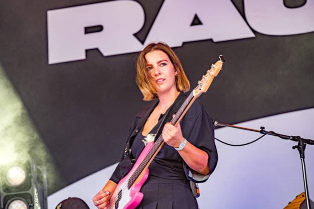 Die Bremer Pop Band Raum 27 am zweiten Tag des highfield 2026 südlich von Leipzig. RAUM27 ist im Kern ein Duo: Tristan Stadtler Gesang Mathis Schröder Gitarre, Klavier bzw. Multi-Instrumentalist Highfield 2026 - Tag 2 Raum27 *** The Bremen-based pop band Raum 27 on the second day of Highfield 2026, south of Leipzig. RAUM27 is essentially a duo: Tristan Stadtler on vocals and Mathis Schröder on guitar, piano, and various other instruments. Highfield 2026, Day 2: Raum27