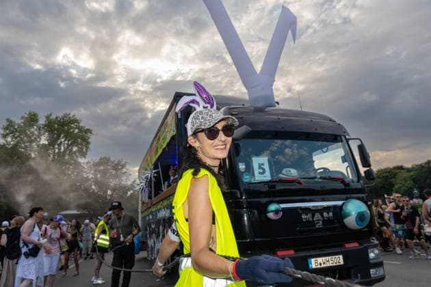 Raver; 5. Rave The Planet Parade 2026, IMAGINE LOVE, am 15.08.2026 in Berlin, (Siegessäule), Deutschland *** Raver 5 Rave The Planet Parade 2026, IMAGINE LOVE, on August 15, 2026, in Berlin, Victory Column, Germany