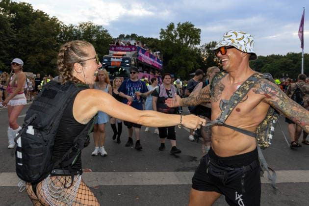 Raver; 5. Rave The Planet Parade 2026, IMAGINE LOVE, am 15.08.2026 in Berlin, (Siegessäule), Deutschland *** Raver 5 Rave The Planet Parade 2026, IMAGINE LOVE, on August 15, 2026, in Berlin, Victory Column, Germany