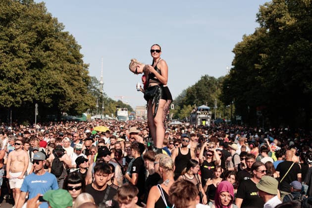 Rave the Planet techno parade in Central Berlin - 15 Aug 2026 A woman dances on an elevated platform above the crowd during the Rave the Planet techno parade in central Berlin. The event took place during a heatwave, with temperatures reaching 31 degrees Celsius. Berlin Germany Copyright: xVasilyxKrestyaninovx xSOPAxImagesx _VKR0626
