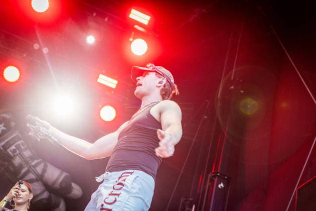 Der deutsche Pop Hip Hopper Ritter Lean mit Band am zweiten Tag des Highfield 2026. (Adrian Julius Tillmann) Highfield - Tag 2 - Ritter Lean *** German pop-hip-hop artist Ritter Lean with his band on the second day of Highfield 2026 Adrian Julius Tillmann Highfield Day 2 Ritter Lean