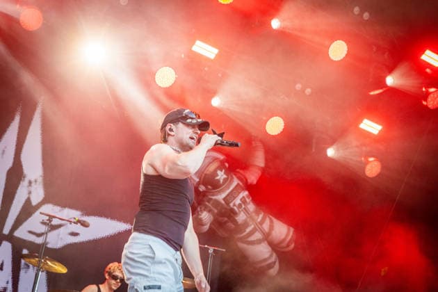 Der deutsche Pop Hip Hopper Ritter Lean mit Band am zweiten Tag des Highfield 2026. (Adrian Julius Tillmann) Highfield - Tag 2 - Ritter Lean *** German pop-hip-hop artist Ritter Lean with his band on the second day of Highfield 2026 Adrian Julius Tillmann Highfield Day 2 Ritter Lean