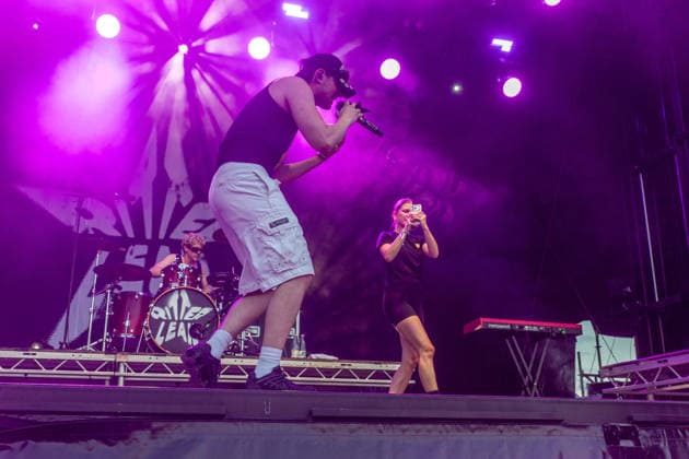 Der deutsche Pop Hip Hopper Ritter Lean mit Band am zweiten Tag des Highfield 2026. (Adrian Julius Tillmann) Highfield - Tag 2 - Ritter Lean *** German pop-hip-hop artist Ritter Lean with his band on the second day of Highfield 2026 Adrian Julius Tillmann Highfield Day 2 Ritter Lean