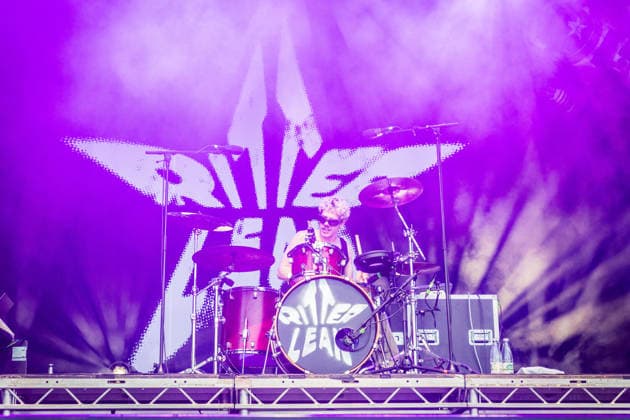 Der deutsche Pop Hip Hopper Ritter Lean mit Band am zweiten Tag des Highfield 2026. (Adrian Julius Tillmann) Highfield - Tag 2 - Ritter Lean *** German pop-hip-hop artist Ritter Lean with his band on the second day of Highfield 2026 Adrian Julius Tillmann Highfield Day 2 Ritter Lean