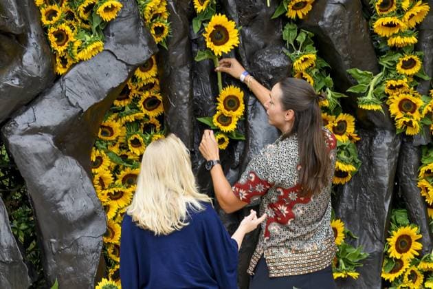 News Bilder des Tages Den Haag, The Netherlands, 2026-08-15 18:20:18 THE HAGUE, 15-08-2026, Indies Monument On August 15, the Netherlands commemorates the end of the Second World War in the former Dutch East Indies. During the National Remembrance Day, the victims who perished due to war and violence in Asia are remembered. PHOTO: NLBeeld Patrick van Emst Credit: NL Beeld Patrick van Emst  Copyright: xx x