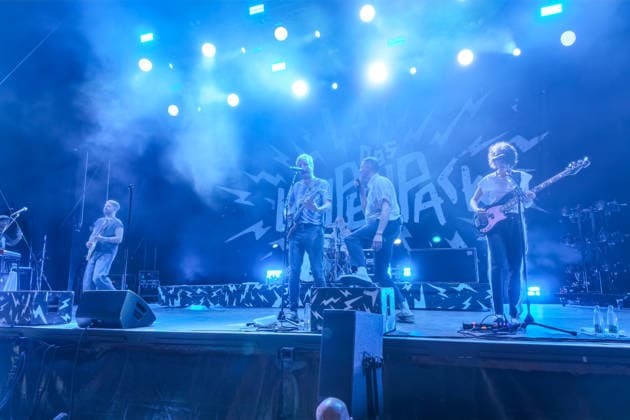 Die deutsche Pop-Rock-Band Das Lumpenpack (Gesang Jonas Frömming Gesang, Gitarre Maximilian Kennel Schlagzeug Alexandra Eckert (ab 2020) Gitarre, Keyboard Jason Bartsch (ab 2020) Bass Lola Schrode ) auf dem Highfield 2026 südlich von Leipzig. Highfield - Tag 2 - Das Lumpenpack *** The German pop-rock band Das Lumpenpack: Vocals: Jonas Frömming; Vocals, Guitar: Maximilian Kennel; Drums: Alexandra Eckert (since 2020); Guitar, keyboard; Jason Bartsch (joined in 2020), bass; Lola Schrode at Highfield 2026, south of Leipzig; Highfield Day 2: Das Lumpenpack