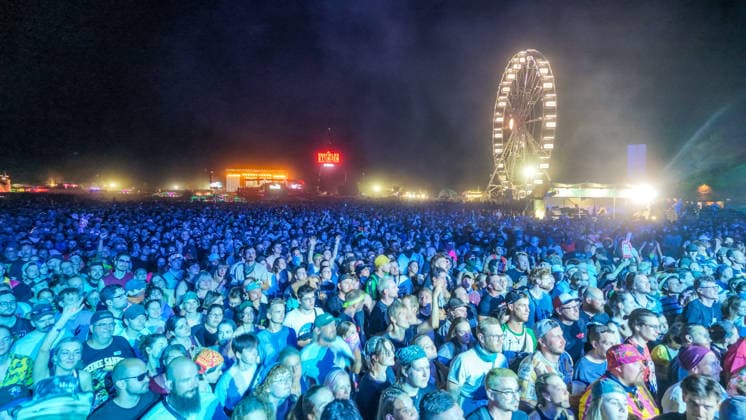 Die deutsche Pop-Rock-Band Das Lumpenpack (Gesang Jonas Frömming Gesang, Gitarre Maximilian Kennel Schlagzeug Alexandra Eckert (ab 2020) Gitarre, Keyboard Jason Bartsch (ab 2020) Bass Lola Schrode ) auf dem Highfield 2026 südlich von Leipzig. Highfield - Tag 2 - Das Lumpenpack *** The German pop-rock band Das Lumpenpack: Vocals: Jonas Frömming; Vocals, Guitar: Maximilian Kennel; Drums: Alexandra Eckert (since 2020); Guitar, keyboard; Jason Bartsch (joined in 2020), bass; Lola Schrode at Highfield 2026, south of Leipzig; Highfield Day 2: Das Lumpenpack