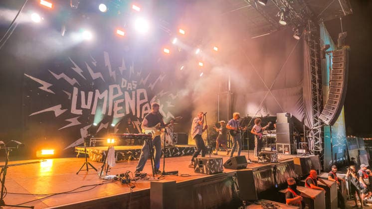Die deutsche Pop-Rock-Band Das Lumpenpack (Gesang Jonas Frömming Gesang, Gitarre Maximilian Kennel Schlagzeug Alexandra Eckert (ab 2020) Gitarre, Keyboard Jason Bartsch (ab 2020) Bass Lola Schrode ) auf dem Highfield 2026 südlich von Leipzig. Highfield - Tag 2 - Das Lumpenpack *** The German pop-rock band Das Lumpenpack: Vocals: Jonas Frömming; Vocals, Guitar: Maximilian Kennel; Drums: Alexandra Eckert (since 2020); Guitar, keyboard; Jason Bartsch (joined in 2020), bass; Lola Schrode at Highfield 2026, south of Leipzig; Highfield Day 2: Das Lumpenpack