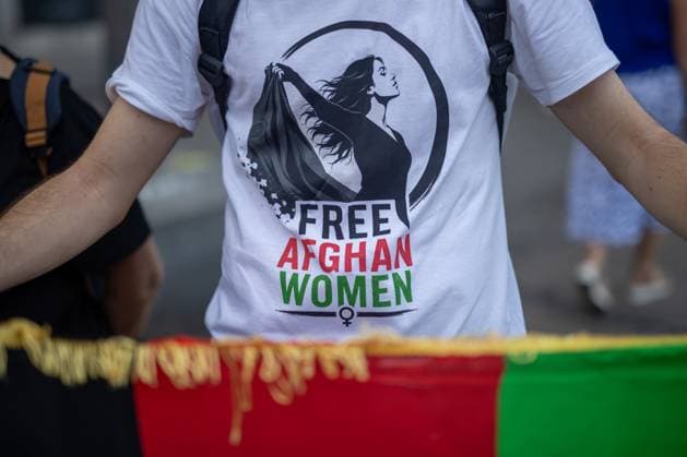 August 15, 2026, Madrid, Spain: A demonstrator carries an Afghan flag and wears a t-shirt that reads Free Afghan Women during a rally in Madrid s Puerta del Sol, Afghan women asylum seekers and feminist groups gathered to commemorate the five-year anniversary of the Taliban s return to power in Afghanistan, following the withdrawal of US and NATO troops and the resulting setbacks in human rights and the rise of gender apartheid. Madrid Spain - ZUMAs197 20260815_aaa_s197_104 Copyright: xDavidxCanalesx