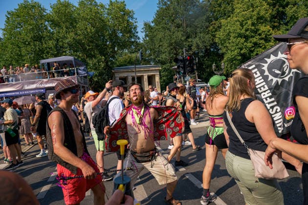 August 15, 2026, Berlin, Berlin, Germany: Thousands of people partied in between Bandenburg Gate and Victory Column for the annual Rave The Planet Parade, succesor of the historic Love Parade, in Berlin, Germany, on Aug. 15 2026 Berlin Germany - ZUMAk201 20260815_zip_k201_011 Copyright: xNikosxKanistrasx