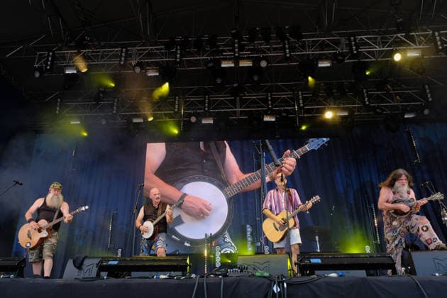 August 15, 2026, Williamscot, Oxfordshire, United Kingdom: l-r Jake Byers, Richard Collins, John Wheeler and Hippy Joe Hymas with American rockgrass band Hayseed Dixie, performing live on stage at Fairport s Cropredy Convention. Formed in Nashville, Tennessee, in 2000,Hayseed Dixie is an American band that quoined the term rockgrass, which is hard rock and heavy metal songs played on traditional bluegrass instruments with. Their name is a parody of heavy metal band AC DC. The band consists of John Wheeler Barley Scotch on vocals, guitars, fiddle, keyboards, Hippy Joe Hymas on mandolin, acoustic guitar, vocals Jake Byers on bass, vocals Richard Collins on Banjo and vocals. Williamscot United Kingdom - ZUMAs197 20260815_aaa_s197_172 Copyright: xDawnxFletcher-Parkx