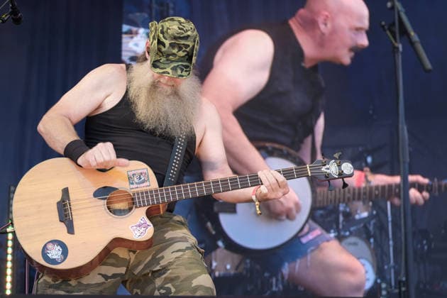 August 15, 2026, Williamscot, Oxfordshire, United Kingdom: American acoustic bass player Jake Byers performing live on stage at Fairport s Cropredy Convention with American Rockgrass band Hayseed Dixie. Formed in Nashville, Tennessee, in 2000,Hayseed Dixie is an American band that quoined the term rockgrass, which is hard rock and heavy metal songs played on traditional bluegrass instruments with. Their name is a parody of heavy metal band AC DC. The band consists of John Wheeler Barley Scotch on vocals, guitars, fiddle, keyboards, Hippy Joe Hymas on mandolin, acoustic guitar, vocals Jake Byers on bass, vocals Richard Collins on Banjo and vocals. Williamscot United Kingdom - ZUMAs197 20260815_aaa_s197_178 Copyright: xDawnxFletcher-Parkx