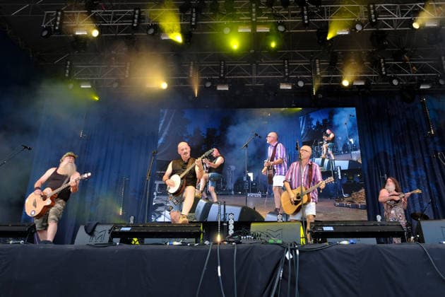 August 15, 2026, Williamscot, Oxfordshire, United Kingdom: l-r Jake Byers, Richard Collins, John Wheeler and Hippy Joe Hymas with American rockgrass band Hayseed Dixie, performing live on stage at Fairport s Cropredy Convention. Formed in Nashville, Tennessee, in 2000,Hayseed Dixie is an American band that quoined the term rockgrass, which is hard rock and heavy metal songs played on traditional bluegrass instruments with. Their name is a parody of heavy metal band AC DC. The band consists of John Wheeler Barley Scotch on vocals, guitars, fiddle, keyboards, Hippy Joe Hymas on mandolin, acoustic guitar, vocals Jake Byers on bass, vocals Richard Collins on Banjo and vocals. Williamscot United Kingdom - ZUMAs197 20260815_aaa_s197_182 Copyright: xDawnxFletcher-Parkx