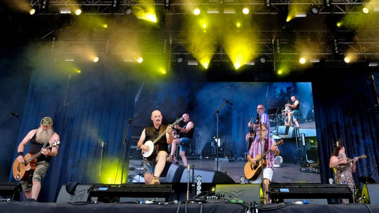 August 15, 2026, Williamscot, Oxfordshire, United Kingdom: l-r Jake Byers, Richard Collins, John Wheeler and Hippy Joe Hymas with American rockgrass band Hayseed Dixie, performing live on stage at Fairport s Cropredy Convention. Formed in Nashville, Tennessee, in 2000,Hayseed Dixie is an American band that quoined the term rockgrass, which is hard rock and heavy metal songs played on traditional bluegrass instruments with. Their name is a parody of heavy metal band AC DC. The band consists of John Wheeler Barley Scotch on vocals, guitars, fiddle, keyboards, Hippy Joe Hymas on mandolin, acoustic guitar, vocals Jake Byers on bass, vocals Richard Collins on Banjo and vocals. Williamscot United Kingdom - ZUMAs197 20260815_aaa_s197_196 Copyright: xDawnxFletcher-Parkx