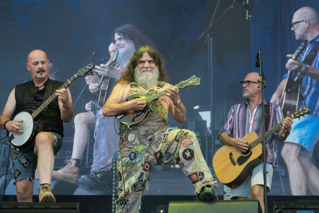 August 15, 2026, Williamscot, Oxfordshire, United Kingdom: l-r Richard Collins, Hippy Joe Hymas and John Wheeler with American rockgrass band Hayseed Dixie, performing live on stage at Fairport s Cropredy Convention. Formed in Nashville, Tennessee, in 2000,Hayseed Dixie is an American band that quoined the term rockgrass, which is hard rock and heavy metal songs played on traditional bluegrass instruments with. Their name is a parody of heavy metal band AC DC. The band consists of John Wheeler Barley Scotch on vocals, guitars, fiddle, keyboards, Hippy Joe Hymas on mandolin, acoustic guitar, vocals Jake Byers on bass, vocals Richard Collins on Banjo and vocals. Williamscot United Kingdom - ZUMAs197 20260815_aaa_s197_192 Copyright: xDawnxFletcher-Parkx