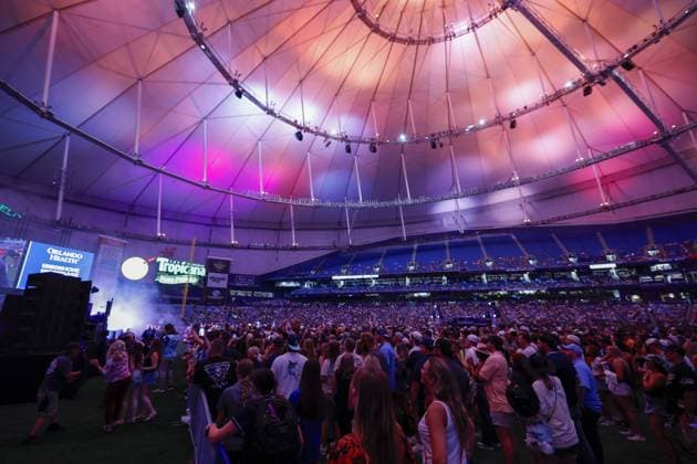 August 15, 2026, St. Petersburg, Florida, USA: Country recording artist Jordan Davis performs after the game between the Tampa Bay Rays and the Baltimore Orioles on Saturday, Aug. 15, 2026 in St. Petersburg. St. Petersburg USA - ZUMAs70_ 20260815_zan_s70_057 Copyright: xLuisxSantanax