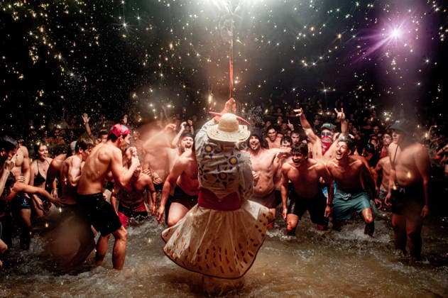 August 15, 2026, Badalona, Spain: People react as a Correfoc devil enters the sea during the August Festival in Badalona, north of Barcelona. The Correfoc, a traditional Catalan celebration featuring fireworks and fire-spitting performers, ends in the waters of Badalona beach. Badalona Spain  - ZUMAb137 20260815_fap_b137_010 Copyright: xJordixBoixareux