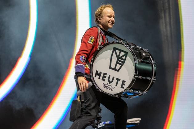 MEUTE performs at Vodafone Paredes de Coura 2026 in Portugal - 15 Aug Marco Möller, bass drum and shaker player of MEUTE, performs on the main stage during the final day of Vodafone Paredes de Coura. Paredes de Coura Portugal Copyright: xDiogoxBaptistax xSOPAxImagesx DB_MEUTEMainStage20260815PDC_026