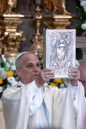 August 15, 2026, Castel Gandolfo, Lazio, Italy: Pope Leo XVI holds up the gospel during a mass for the Solemnity of the Assumption of the Blessed Virgin Mary, in the Parish of San Tommaso Da Villanova in Castel Gandolfo, near Rome.Pope Leo XIV celebrates a Mass for the Solemnity of the Assumption of the Blessed Virgin Mary, in the Parish of San Tommaso da Villanova in Castel Gandolfo Castel Gandolfo Italy - ZUMAs197 20260815_aaa_s197_286 Copyright: xMariaxGraziaxPicciarellax