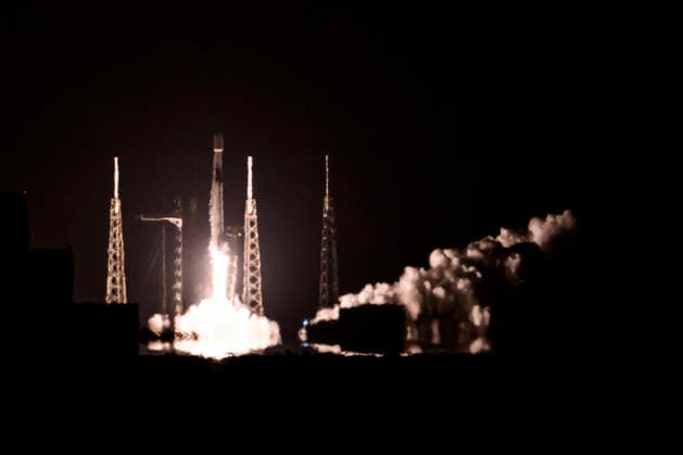 August 15, 2026, Cape Canaveral, Florida, USA: A SpaceX Falcon 9 rocket launches nine HIBLEO-4 satellites for Globalstar from Space (USSF) Launch Complex-40 at Cape Canaveral Space Force Station, Florida, on Aug. 15, 2026, at 9:12 p.m. EDT. Cape Canaveral USA - ZUMAb268 20260815_znp_b268_005 Copyright: xJenniferxBriggsx