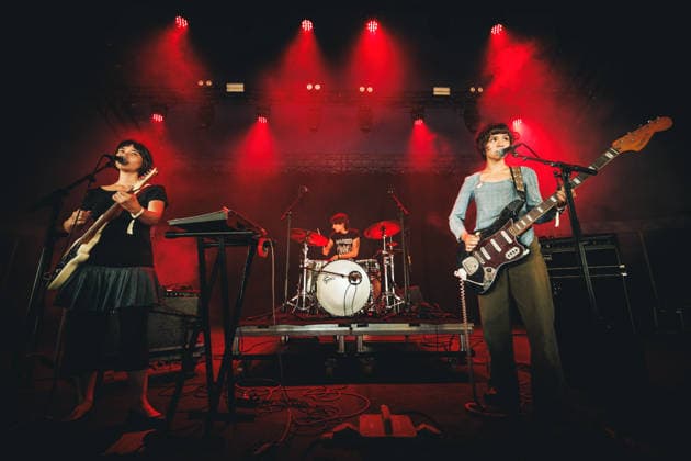Horsegirl live at Syd For Solen 2026 Copenhagen, Denmark. 15th, August 2026. The American rock band Horsegirl performs a live concert during the Danish music festival Syd For Solen 2026 in Copenhagen. Here singer and guitarist Nora Cheng (L)is seen live on stage with musician Penelope Lowenstein (R) and drummer Gigi Reece. Denmark, Copenhagen  Copyright: xGonzalesxPhoto ChristianxHjorthx