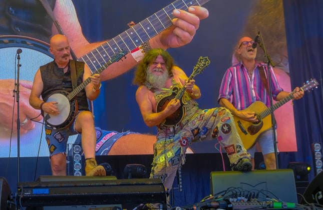 Fairport Cropredy Convention Hayseed Dixie. Fairport Cropredy Convention. Cropredy. UK. 15 08 2026. B5776. From the USA, Rockgrass band Hayseed Dixie were formed in Nashville Tennessee in 2000. Members are Barley Scotch, Jake Bakesnake Byers, Hippy Joe Hyames & Richard Collins., Credit:Charlie Bryan Charlie Bryan - B5776 Avalon  Copyright: xCharliexBryanx xCharliexBryanx-xB5776x xAvalonx 1123791744