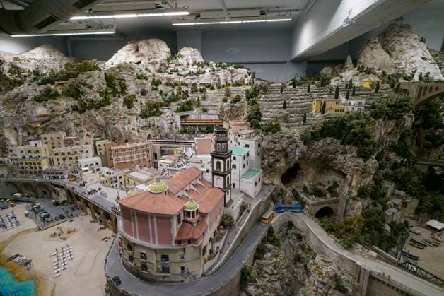 CNTV WUNDERLAND- Blick in die Miniaturwelt des Wunderlands 25 Jahre Miniatur Wunderland 16.AUGUST 2026 Hamburg Hafencity Hamburg Deutschland *** CNTV WUNDERLAND A Glimpse into the Miniature World of Wunderland 25 Years of Miniatur Wunderland August 16, 2026 Hamburg, HafenCity, Hamburg, Germany