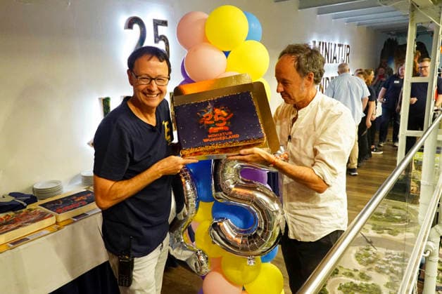CNTV WUNDERLAND- Frederic und Gerrit Braun Braun und Stephan Hertz Geschaeftsfuehrer des Minuturwunderlandes 25 Jahre Miniatur Wunderland Die Besitzer schmeissen eine große Party 16.AUGUST 2026 Hamburg Hafencity Hamburg Deutschland *** CNTV WUNDERLAND Frederic and Gerrit Braun Braun and Stephan Hertz, Managing Directors of Miniatur Wunderland 25 Years of Miniatur Wunderland The owners are throwing a big party August 16, 2026 Hamburg, HafenCity, Hamburg, Germany