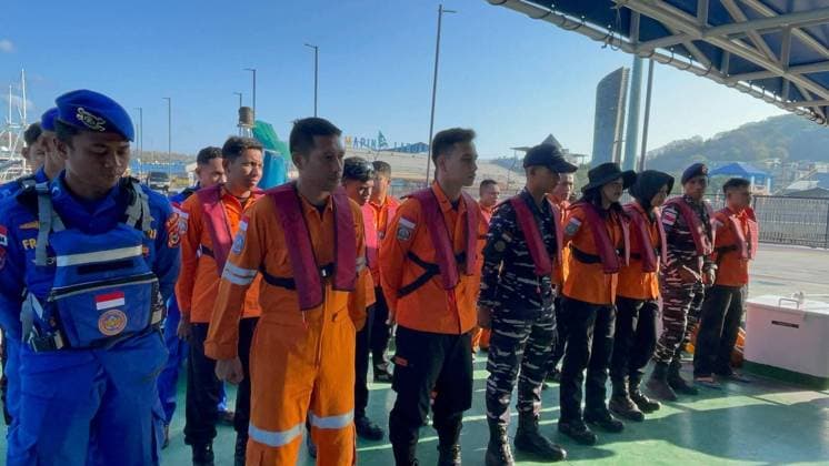 Earthquake emergency response continues in Indonesia after magnitude 7.7 quake EAST MANGGARAI, INDONESIA - AUGUST 16: (----EDITORIAL USE ONLY - MANDATORY CREDIT - INDONESIAN NATIONAL SEARCH AND RESCUE AGENCY (BASARNAS) HANDOUT - NO MARKETING NO ADVERTISING CAMPAIGNS - DISTRIBUTED AS A SERVICE TO CLIENTS----) Search and rescue personnel gather ahead of operations in Flores, East Nusa Tenggara, following a magnitude 7.7 earthquake in East Manggarai, Indonesia, on August 16, 2026, as authorities report 51 deaths and 132 injuries, bringing the total number of casualties to 183. Basarnas Handout Anadolu East manggarai Indonesia. Editorial use only. Please get in touch for any other usage.  Copyright: x2026xAnadoluxBasarnasx xHandoutx