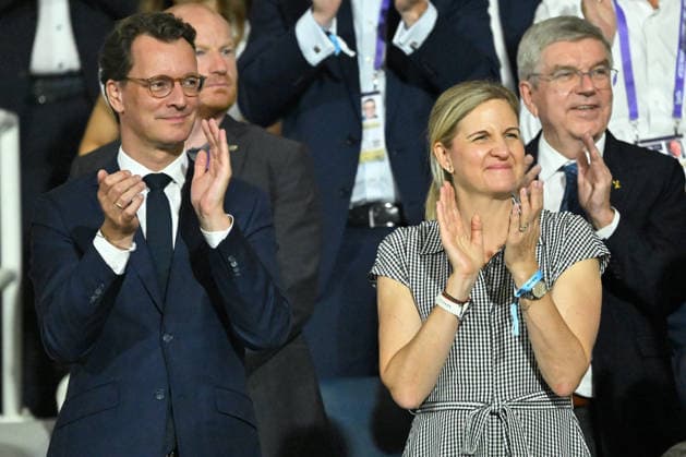 Aachen, Hauptstadion, 15.08.26, GER, FEI World Championships Aachen 2026, Lindt-Preis, Grand Prix Freestyle Dressur Bild: Direkte Sitznachbarn: v.li. NRW-Ministerpraesident Hendrik WUEST und IOC-Praesidentin Kirsty COVENTRY Nordrhein-Westfalen Deutschland *** Aachen, Main Stadium, August 15, 2026, GER, FEI World Championships Aachen 2026, Lindt Prize, Grand Prix Freestyle Dressage Photo: Seated next to each other (from left) North Rhine-Westphalia Minister President Hendrik WUEST and IOC President Kirsty COVENTRY, North Rhine-Westphalia, Germany