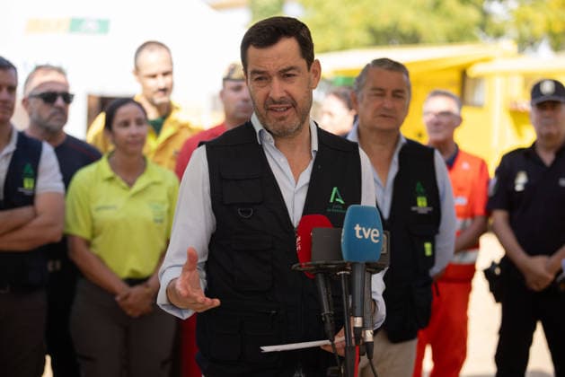News Bilder des Tages The President of the Regional Government Visits the Command Post for the Niebla Fire The President of the Regional Government of Andalusia, Juanma Moreno, Speaks to the Media August 16, 2026, in Niebla, Huelva, Andalusia, Spain The president of the Andalusian Regional Government, Juanma Moreno, is visiting the command post for the Niebla wildfire this Sunday to provide an update on the fire that broke out on August 6, 2026. AUGUST 16, 2026 Niebla, Huelva, Andalusia Niebla, Huelva, Andalusia, Spain  Copyright: xClaraxCarrascox 7716232