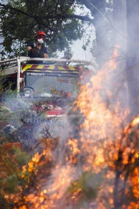 Luglon, Frankreich, 2026-08-16 10:00:37 Luglon, 16-08-2026, fire department burns off unburned vegetation to prevent it from causing a new fire. Photo: NLBeeld Robert Meerding Credit: NL Beeld Robert Meerding Inc  Copyright: xx x