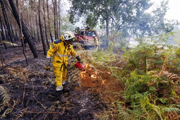 Luglon, Frankreich, 2026-08-16 10:55:50 Luglon, 16-08-2026, fire department burns off unburned vegetation to prevent it from causing a new fire. Photo: NLBeeld Robert Meerding Credit: NL Beeld Robert Meerding Inc  Copyright: xx x