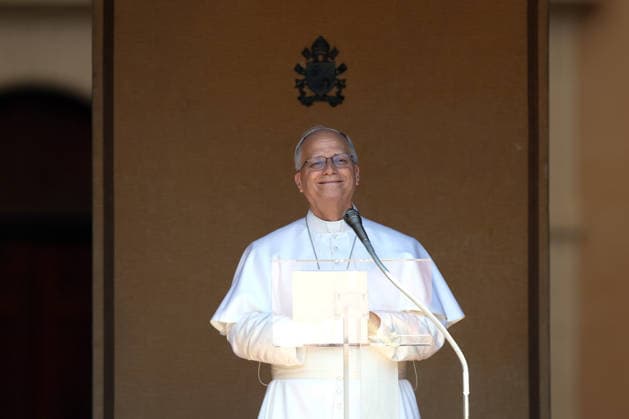IPA87534832 - CASTEL GANDOLFO (RM) - Italy, August 16, 2026: Pope Leo XIV leads the Angelus prayer from the papal residence overlooking Piazza della LibertÃ in Castel Gandolfo, addressing the faithful and pilgrims who have come from various locations to participate in the traditional Sunday event. At the conclusion of the prayer, the Pontiff greets those present and imparts the apostolic blessing.  Copyright: xmarcoxiacobuccix xmarcoxiacobuccix 87534832