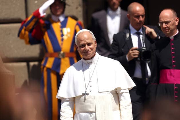 IPA87534876 - CASTEL GANDOLFO (RM) - Italy, August 16, 2026: Pope Leo XIV leads the Angelus prayer from the papal residence overlooking Piazza della LibertÃ in Castel Gandolfo, addressing the faithful and pilgrims who have come from various locations to participate in the traditional Sunday event. At the conclusion of the prayer, the Pontiff greets those present and imparts the apostolic blessing.  Copyright: xmarcoxiacobuccix xmarcoxiacobuccix 87534876