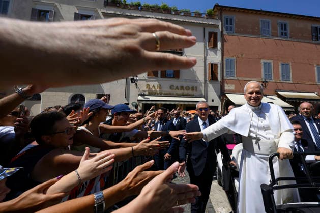 ITALY - POPE LEO XIV DURING THE ANGELUS PRAYER IN PIAZZA DELLA LIBERTA IN CASTEL GANDOLFO - 2026 8 16 Italy, Castel Gandolfo , Vatican, 2026 8 16 Pope Leo XIV during the Angelus prayer in Piazza della Liberta in Castel Gandolfo, near Rome EDITORIAL USE ONLY - NO BOOKS Copyright: xVATICANxMEDIAx