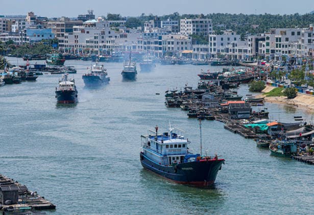 (260816) -- QIONGHAI, Aug. 16, 2026 -- An aerial drone photo taken on Aug. 16, 2026 shows fishing boats departing for fishing from Tanmen port in Qionghai, south China s Hainan Province. The fishing season of the South China Sea kicked off at noon on Sunday after this summer s three-and-a-half-month fishing ban. ) CHINA-SOUTH CHINA SEA-FISHING SEASON-KICK OFF (CN) PuxXiaoxu 